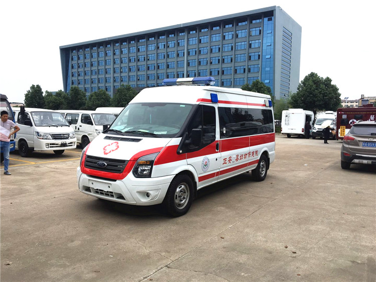 江鈴福特V348長軸中頂救護(hù)車